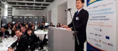 Liu Chunhang addressing the Lunch Session 